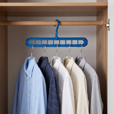 5 chemises accrochees a l'horizontal