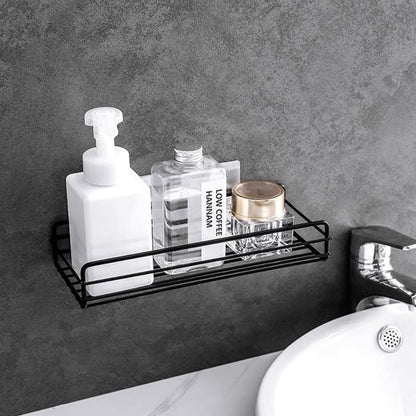 Etagere douche sur mur face à la baignoire