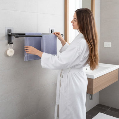 femme place porte serviette mural noir double avec serviettes et éponge
